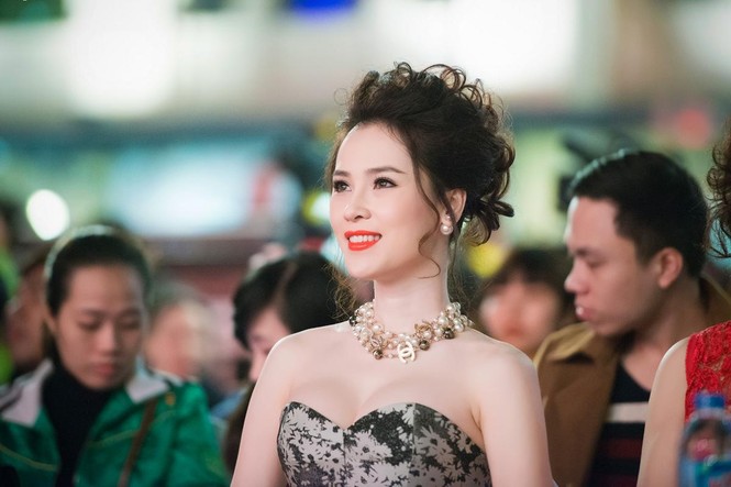 Thái Như Ngọc vai trần gợi cảm đón năm mới - ảnh 8