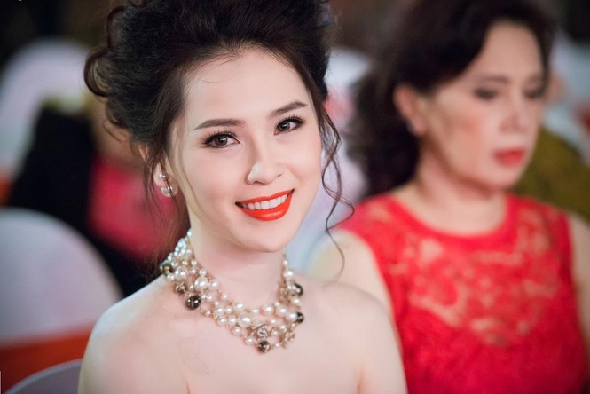 Thái Như Ngọc vai trần gợi cảm đón năm mới - ảnh 11