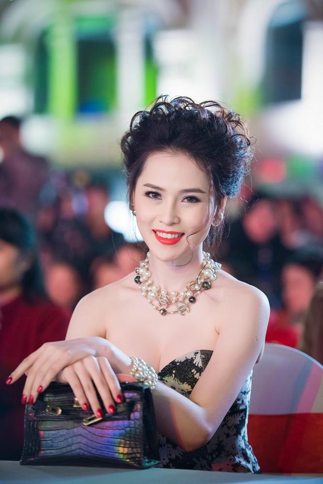 Thái Như Ngọc vai trần gợi cảm đón năm mới - ảnh 7