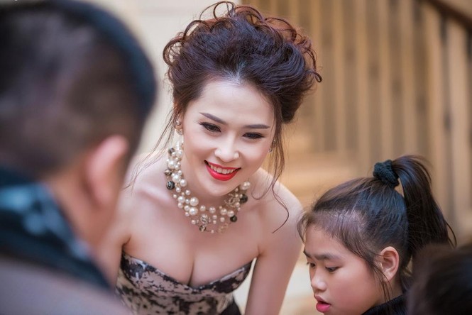Thái Như Ngọc vai trần gợi cảm đón năm mới - ảnh 4