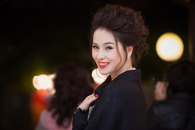 Thái Như Ngọc vai trần gợi cảm đón năm mới - ảnh 5