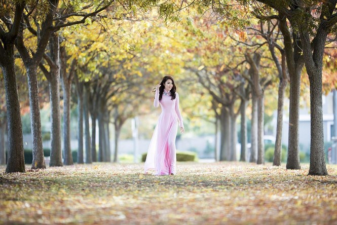 Jennifer Chung đẹp tinh khôi sáng đầu năm với áo dài - ảnh 1