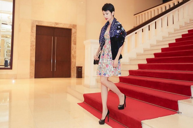 Xuân Lan diện váy hoa trẻ trung đi dự sự kiện đầu năm - ảnh 4