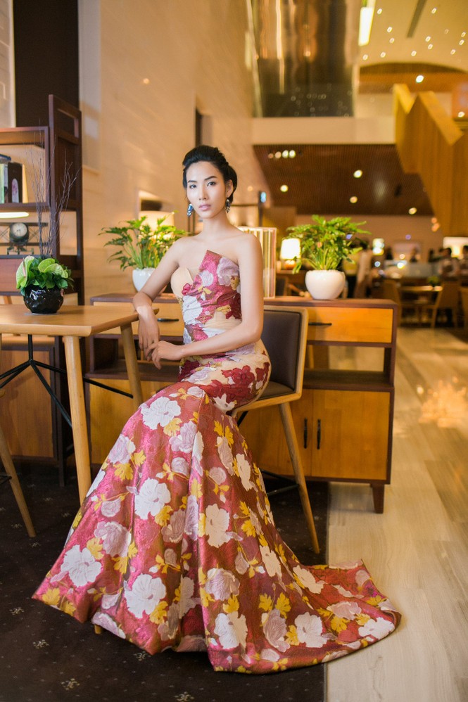 Sao Việt 'đọ' vẻ quyến rũ với Hoa hậu thế giới 2011 - ảnh 5