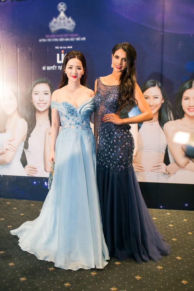 Sao Việt 'đọ' vẻ quyến rũ với Hoa hậu thế giới 2011 - ảnh 8