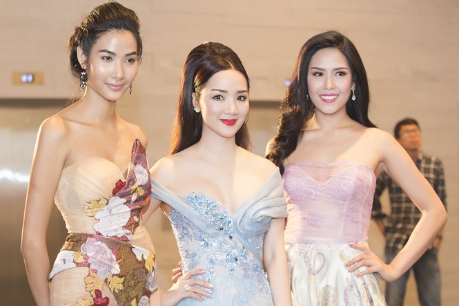 Sao Việt 'đọ' vẻ quyến rũ với Hoa hậu thế giới 2011 - ảnh 1