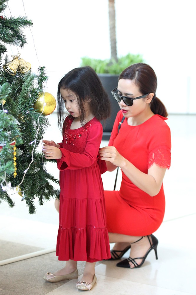 Lưu Hương Giang xách túi trăm triệu xuống phố cùng con gái - ảnh 4