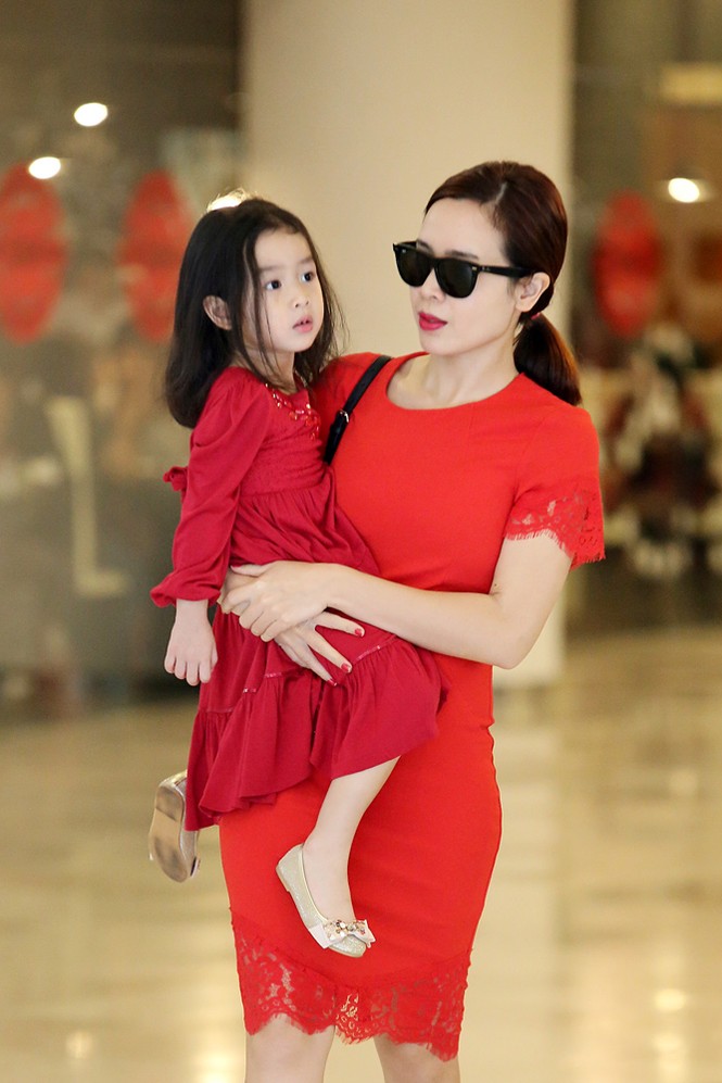 Lưu Hương Giang xách túi trăm triệu xuống phố cùng con gái - ảnh 2