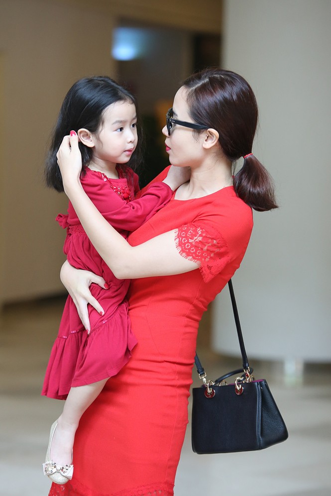 Lưu Hương Giang xách túi trăm triệu xuống phố cùng con gái - ảnh 5