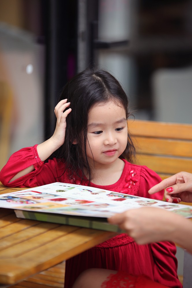 Lưu Hương Giang xách túi trăm triệu xuống phố cùng con gái - ảnh 10
