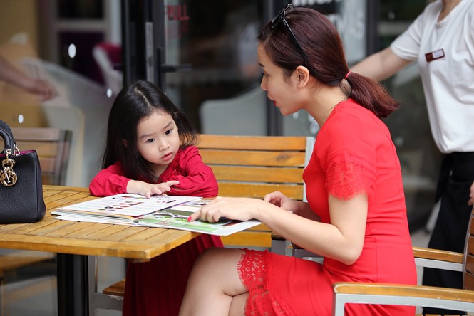 Lưu Hương Giang xách túi trăm triệu xuống phố cùng con gái - ảnh 8