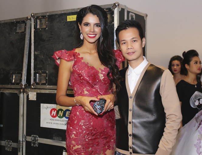 Sao Việt 'đọ' vẻ quyến rũ với Hoa hậu thế giới 2011 - ảnh 11