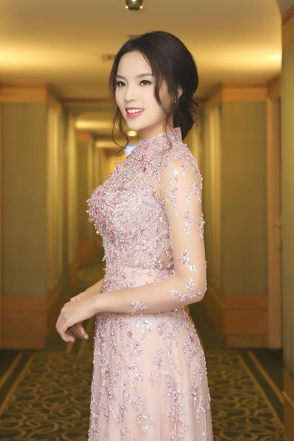 Hoa hậu Kỳ Duyên xinh đẹp đi sự kiện cùng mẹ - ảnh 10