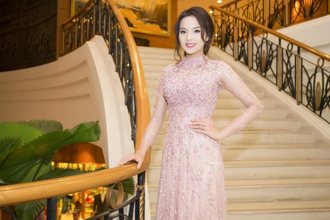 Hoa hậu Kỳ Duyên xinh đẹp đi sự kiện cùng mẹ - ảnh 3