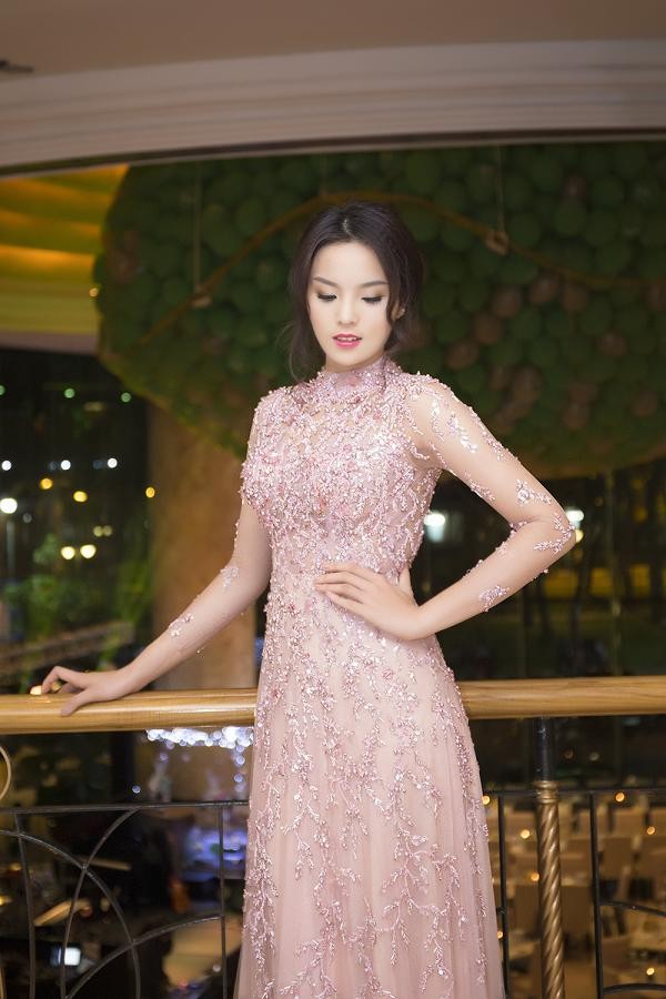Hoa hậu Kỳ Duyên xinh đẹp đi sự kiện cùng mẹ - ảnh 2