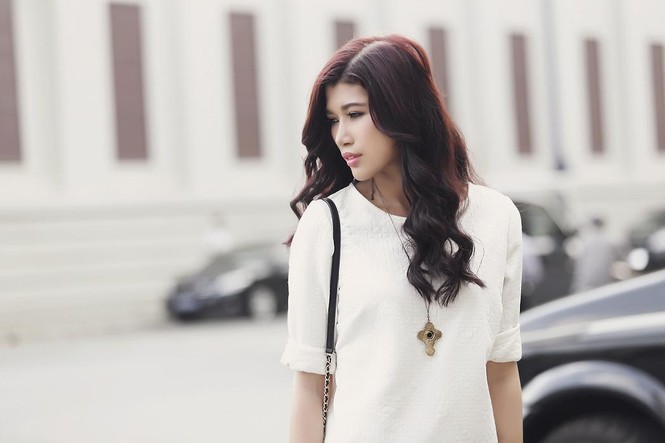 Trang Lạ xinh đẹp hút hồn trên đường phố Sài Gòn - ảnh 3