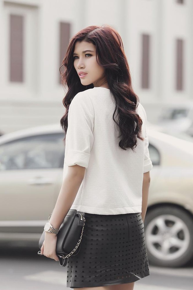 Trang Lạ xinh đẹp hút hồn trên đường phố Sài Gòn - ảnh 4