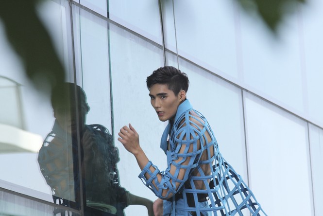 Top 6 Next Top Model 'thót tim' khi chụp ảnh trên cao - ảnh 5