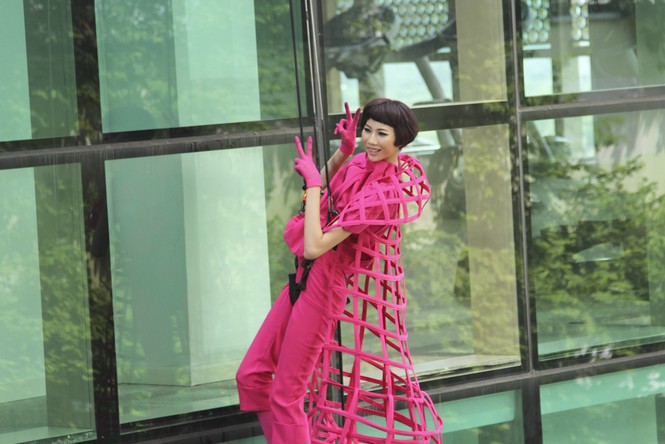 Top 6 Next Top Model 'thót tim' khi chụp ảnh trên cao - ảnh 14