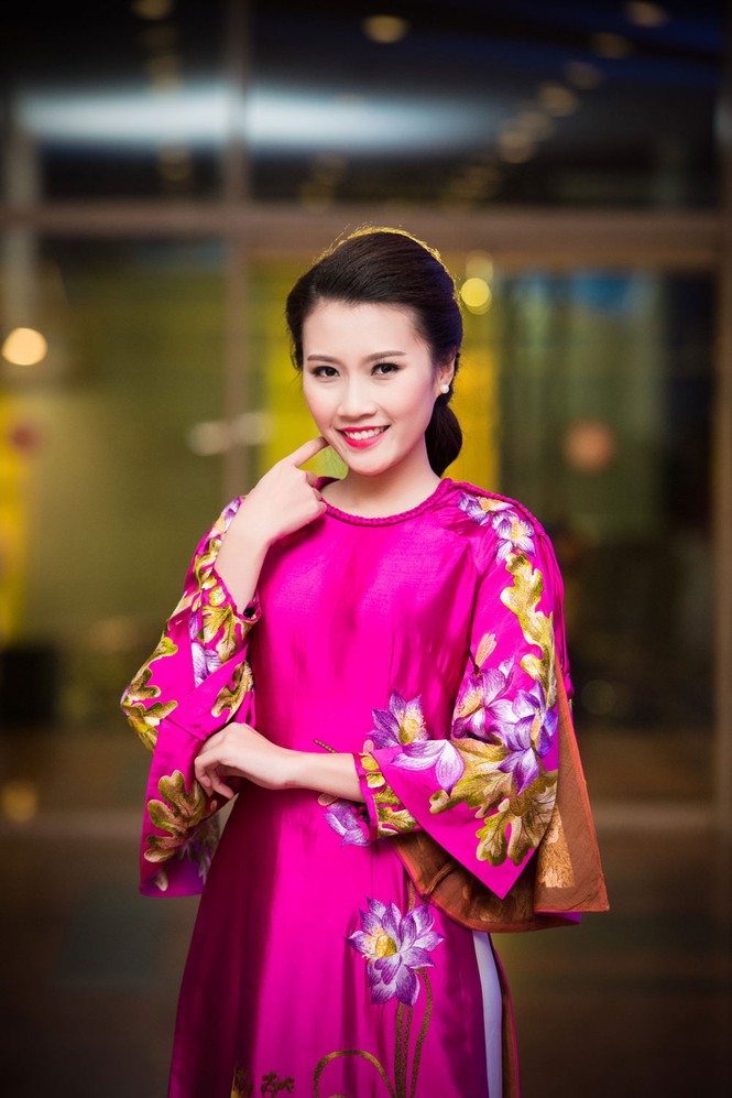 'Người đẹp làn da' Thanh Tú duyên dáng với áo dài - ảnh 3