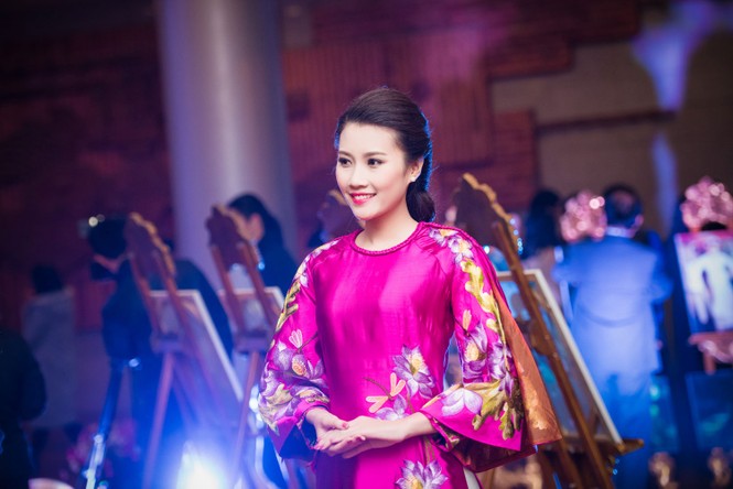 'Người đẹp làn da' Thanh Tú duyên dáng với áo dài - ảnh 5