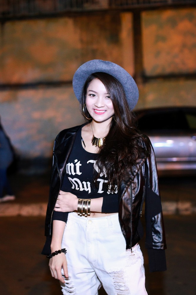 Thủy Top mặc crop-top, khoe eo thon gọn - ảnh 2