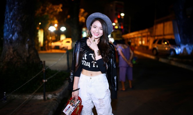 Thủy Top mặc crop-top, khoe eo thon gọn - ảnh 3