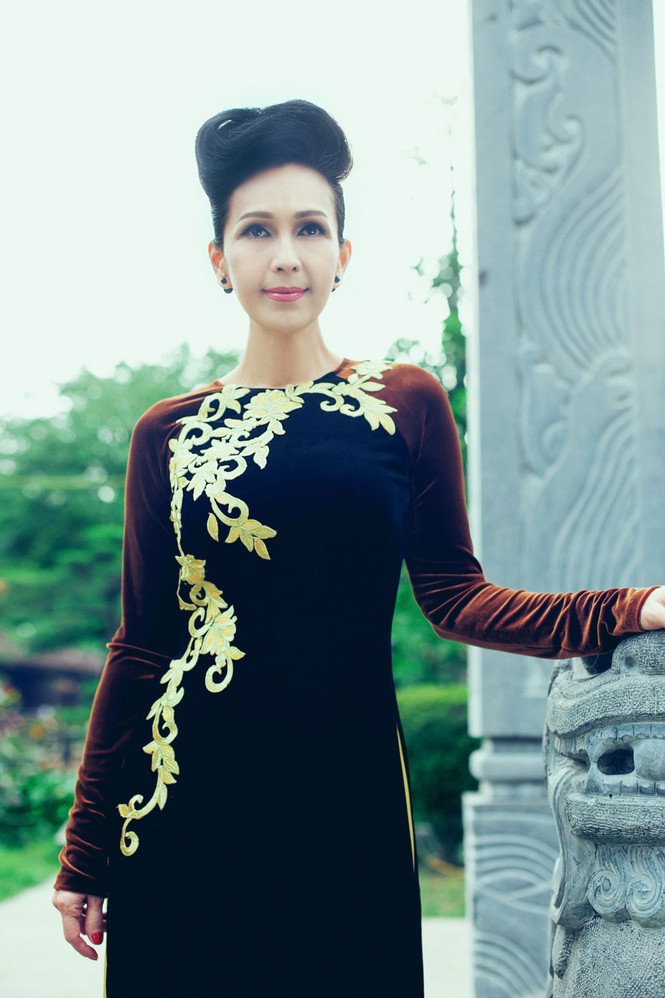 'Người đàn bà không tuổi' duyên dáng với áo dài xuân - ảnh 3