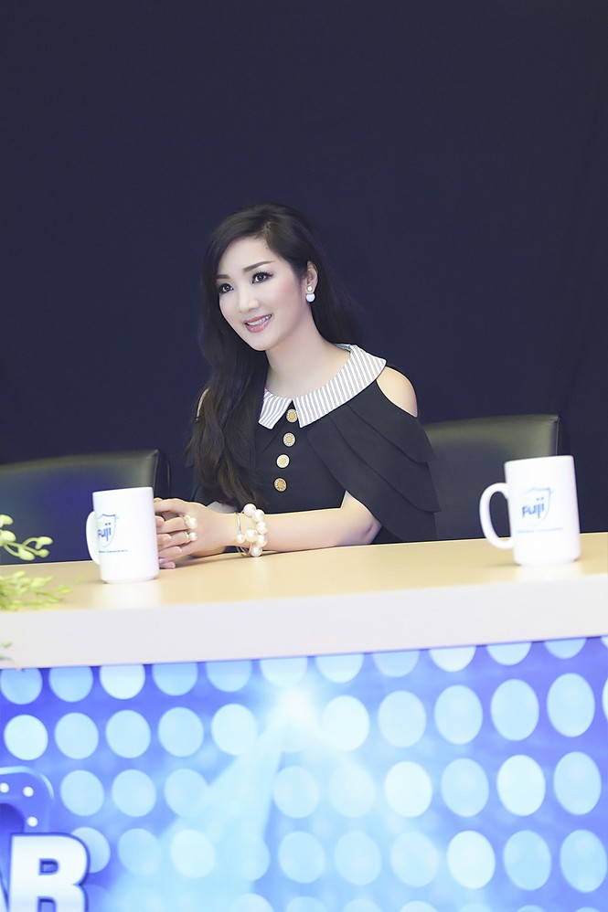 Hoa hậu Giáng My xinh đẹp, trẻ trung đi làm giám khảo - ảnh 11