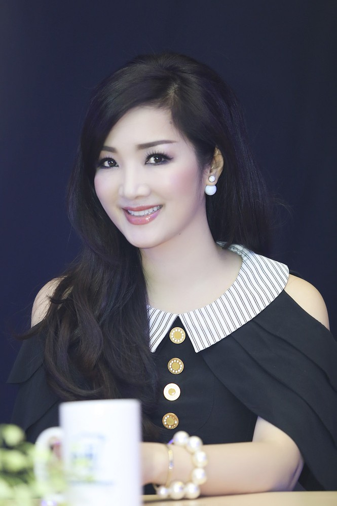 Hoa hậu Giáng My xinh đẹp, trẻ trung đi làm giám khảo - ảnh 10