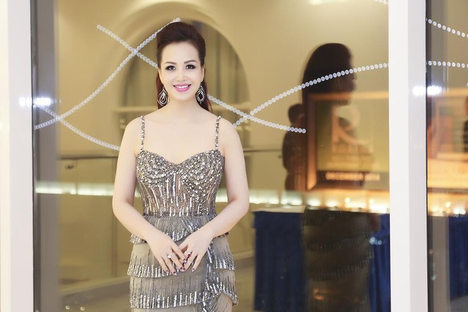 Hoa hậu Diệu Hoa 'lột xác' với style sang trọng, gợi cảm - ảnh 6