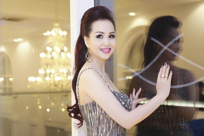Hoa hậu Diệu Hoa 'lột xác' với style sang trọng, gợi cảm - ảnh 5