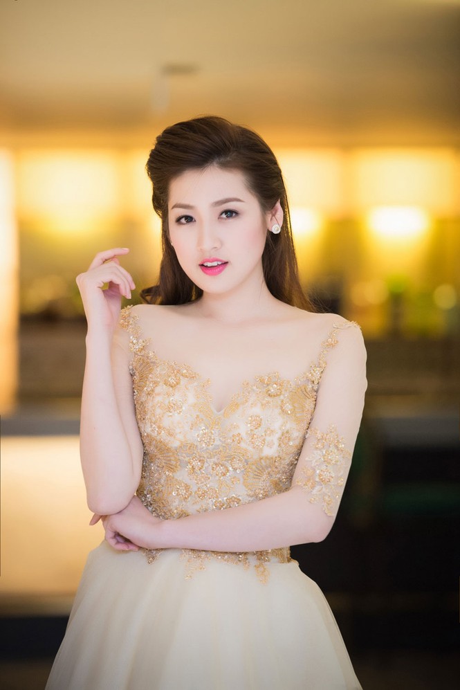 Á hậu Tú Anh, Thụy Vân 'đọ' nhan sắc lộng lẫy - ảnh 1
