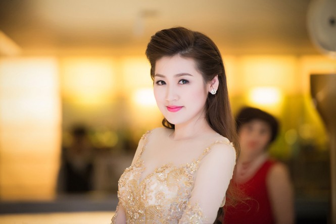 Á hậu Tú Anh, Thụy Vân 'đọ' nhan sắc lộng lẫy - ảnh 2