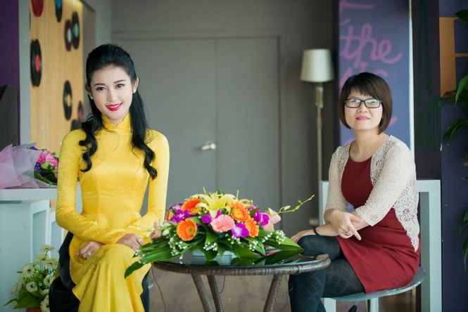 Á hậu Huyền My rạng rỡ áo dài vàng ghi hình Tết - ảnh 9