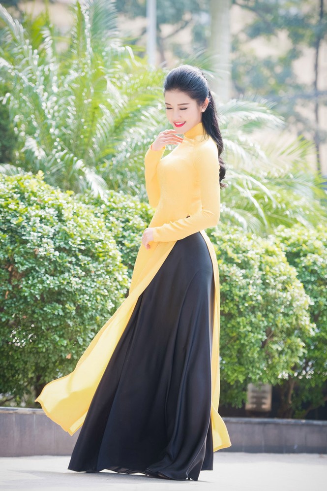 Á hậu Huyền My rạng rỡ áo dài vàng ghi hình Tết - ảnh 5