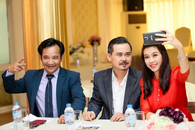 Trương Tùng Lan đẹp yêu kiều, ra mắt phim hài Tết - ảnh 10