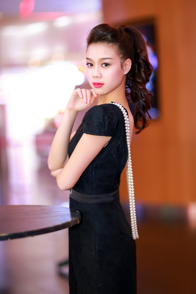 Trương Tùng Lan đẹp yêu kiều, ra mắt phim hài Tết - ảnh 4