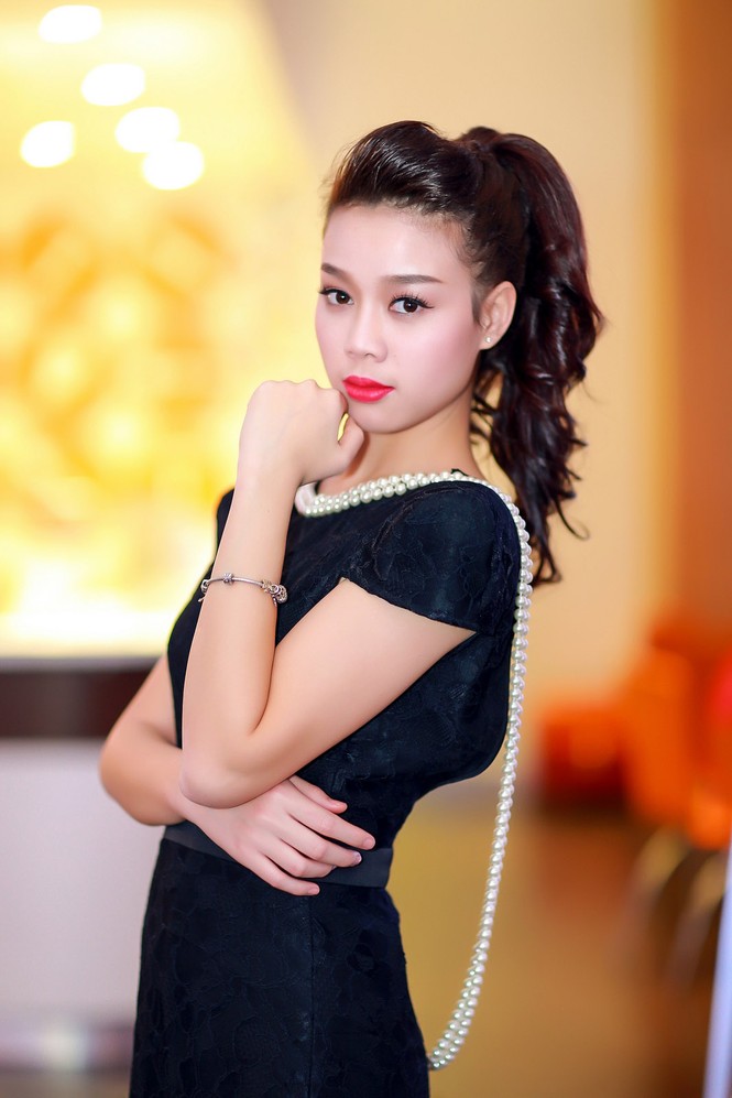 Trương Tùng Lan đẹp yêu kiều, ra mắt phim hài Tết - ảnh 3