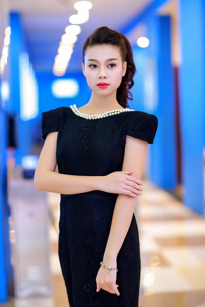 Trương Tùng Lan đẹp yêu kiều, ra mắt phim hài Tết - ảnh 2