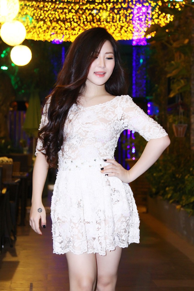 Hương Tràm mặc sexy đi diễn, chạm mặt 'tình cũ' Bùi Anh Tuấn - ảnh 3