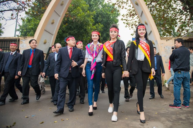 Người đẹp rạng rỡ tại Chủ Nhật Đỏ 2015 ở Hà Nội - ảnh 3
