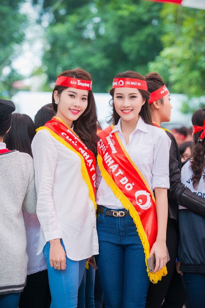 Người đẹp rạng rỡ tại Chủ Nhật Đỏ 2015 ở Hà Nội - ảnh 7