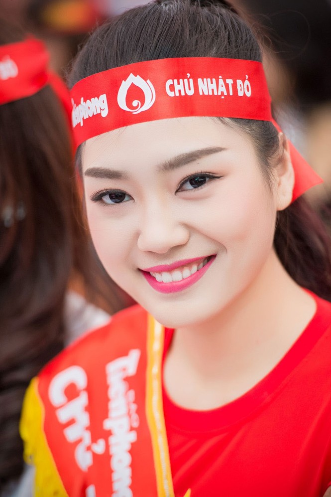 Người đẹp rạng rỡ tại Chủ Nhật Đỏ 2015 ở Hà Nội - ảnh 8