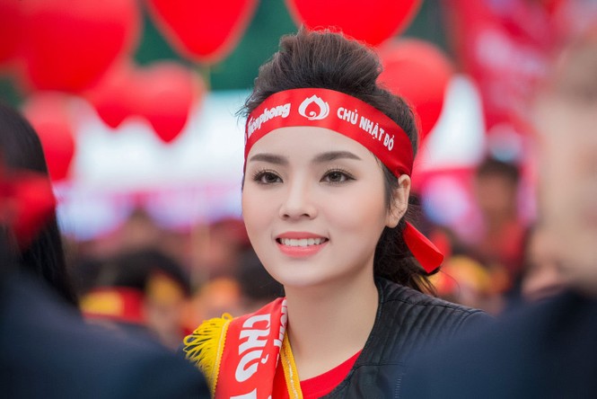Người đẹp rạng rỡ tại Chủ Nhật Đỏ 2015 ở Hà Nội - ảnh 4