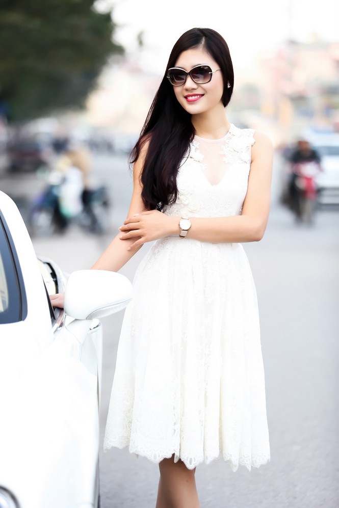 'Người đẹp tài năng' Kiều Anh sành điệu bên xế hộp trắng muốt - ảnh 6