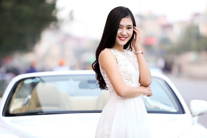 'Người đẹp tài năng' Kiều Anh sành điệu bên xế hộp trắng muốt - ảnh 5