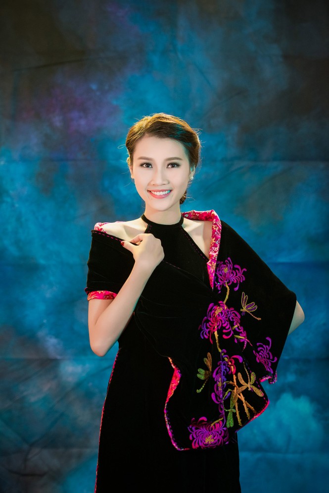Người đẹp Thanh Tú, Kiều Anh duyên dáng với áo dài - ảnh 1