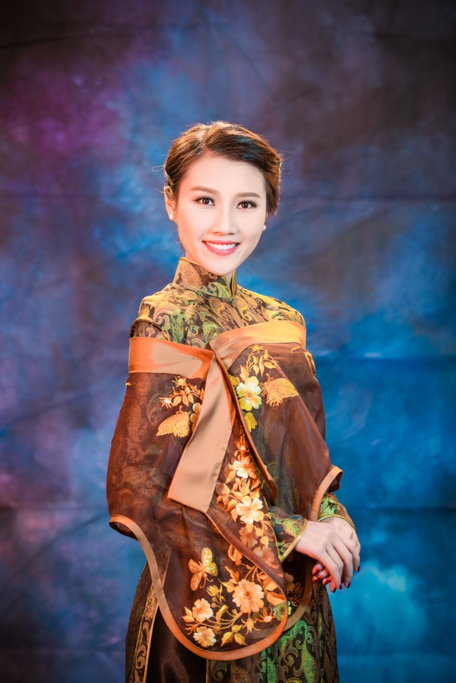 Người đẹp Thanh Tú, Kiều Anh duyên dáng với áo dài - ảnh 3