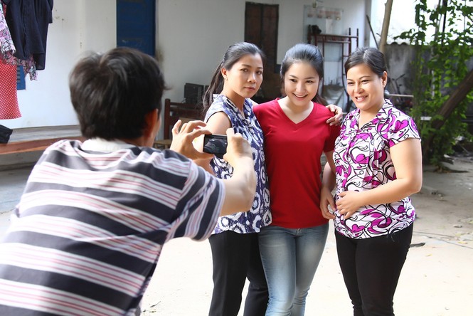 Hương Tràm giản dị, quê mùa trong phim Tết 2015 - ảnh 11